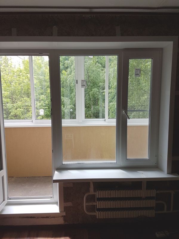 Холодное остекление балкона с отделкой